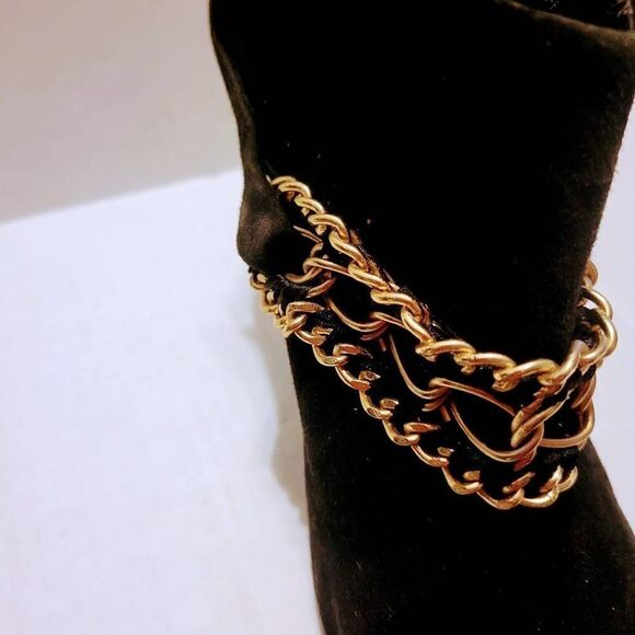 B Makowsky Black Suede Pull on Heeled Ankle Boots Size 9M - Picture 9 of 13